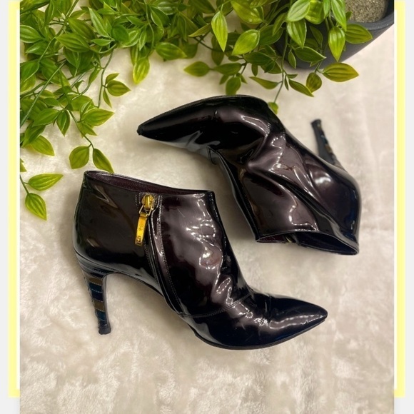 LOUIS VUITTON c.2009 "Jealous" Amarante Patent Leather Pointed Toe Ankle Booties - Picture 1 of 11